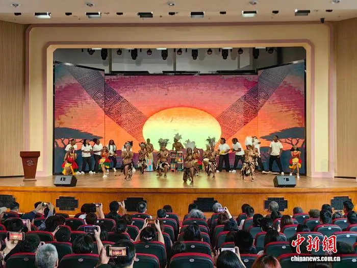 津巴布韦梦想秀艺术团在上海演出 以艺传情筑丝路友谊