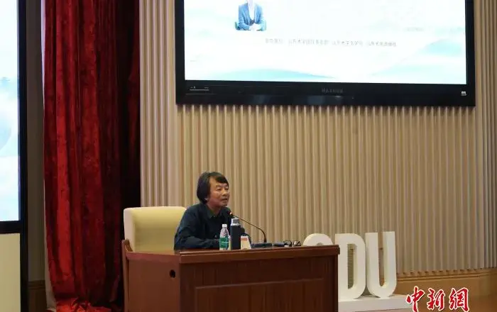 作家刘震云做客山东大学 与蒙古国汉学家畅谈文学里的哲思