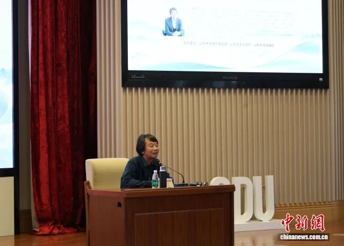 作家刘震云做客山东大学 与蒙古国汉学家畅谈文学里的哲思