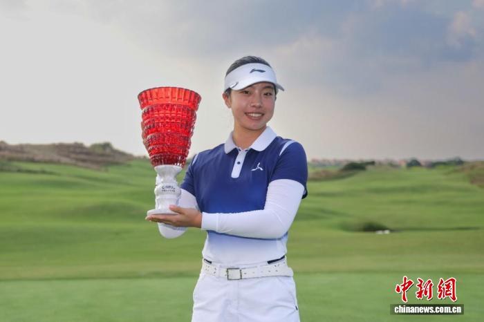 刘宇婕成为中国女子高尔夫公开赛首位业余冠军