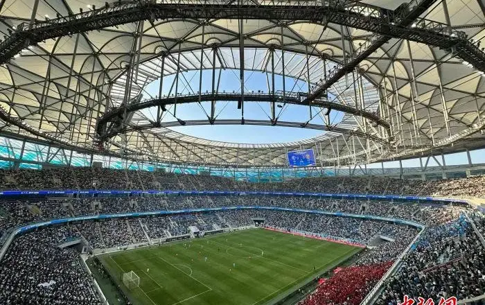 “辽超”：本溪队1:0大连队拿到四强门票