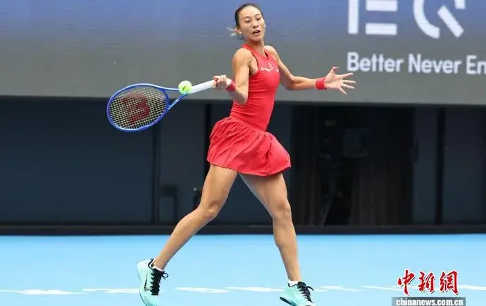 中国选手郑钦文重返中网女单四强